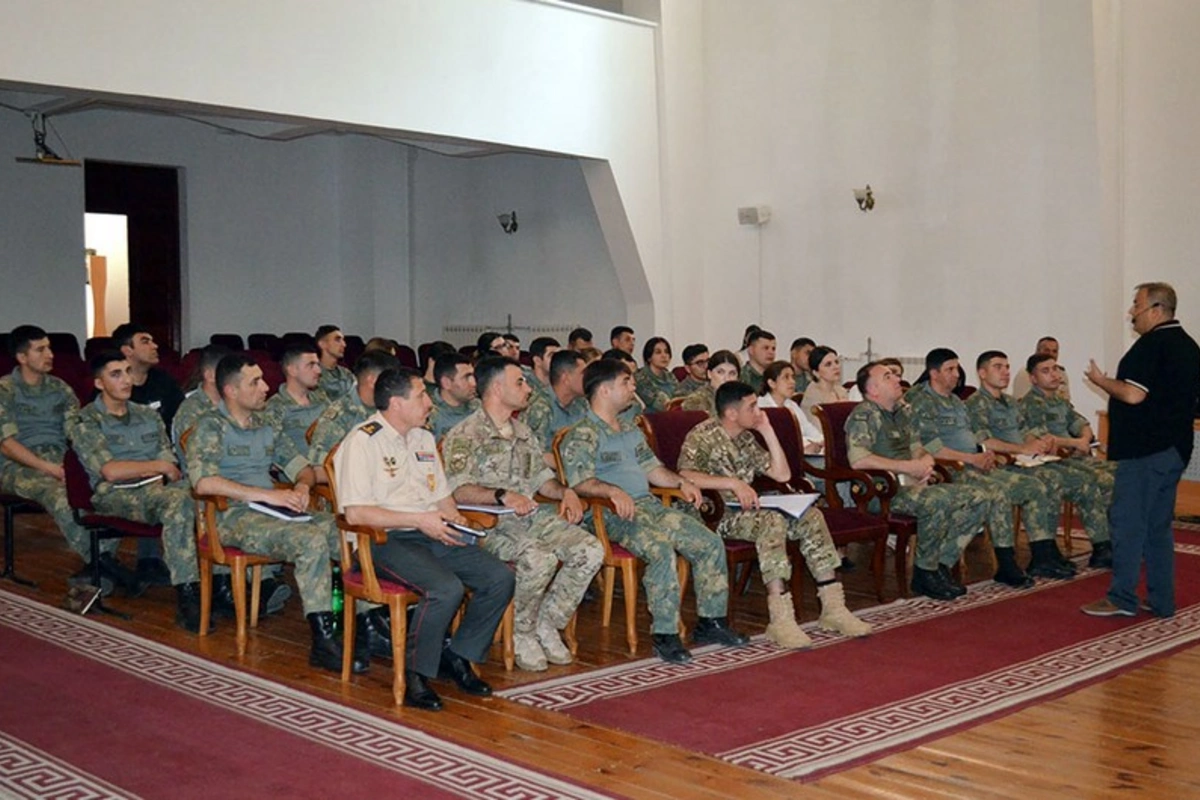 Azərbaycan ordusunda psixoloqlarla görüş keçirilib