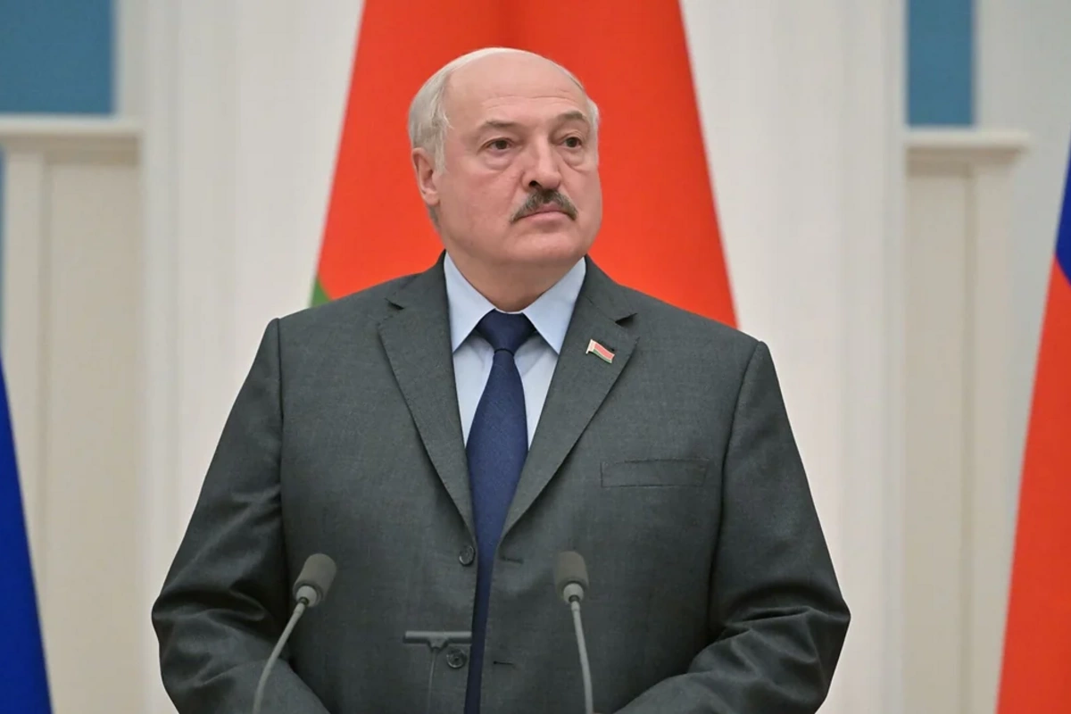 Lukaşenko hakimiyyətin onun övladlarına ötürüləcəyini iddia edənləri axmaq adlandırıb