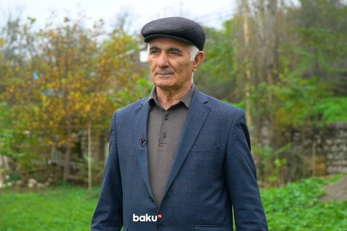 Keçmiş məktəb direktoru: Əvvəllər şagirdin qulağını çəkəndə bunu evdə valideynlərinə demirdi