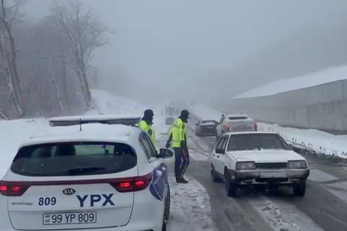 Qarlı hava səbəbindən Bakı-Şamaxı və Muğanlı-İsmayıllı yollarında təhlükəsizlik tədbirləri gücləndirildi