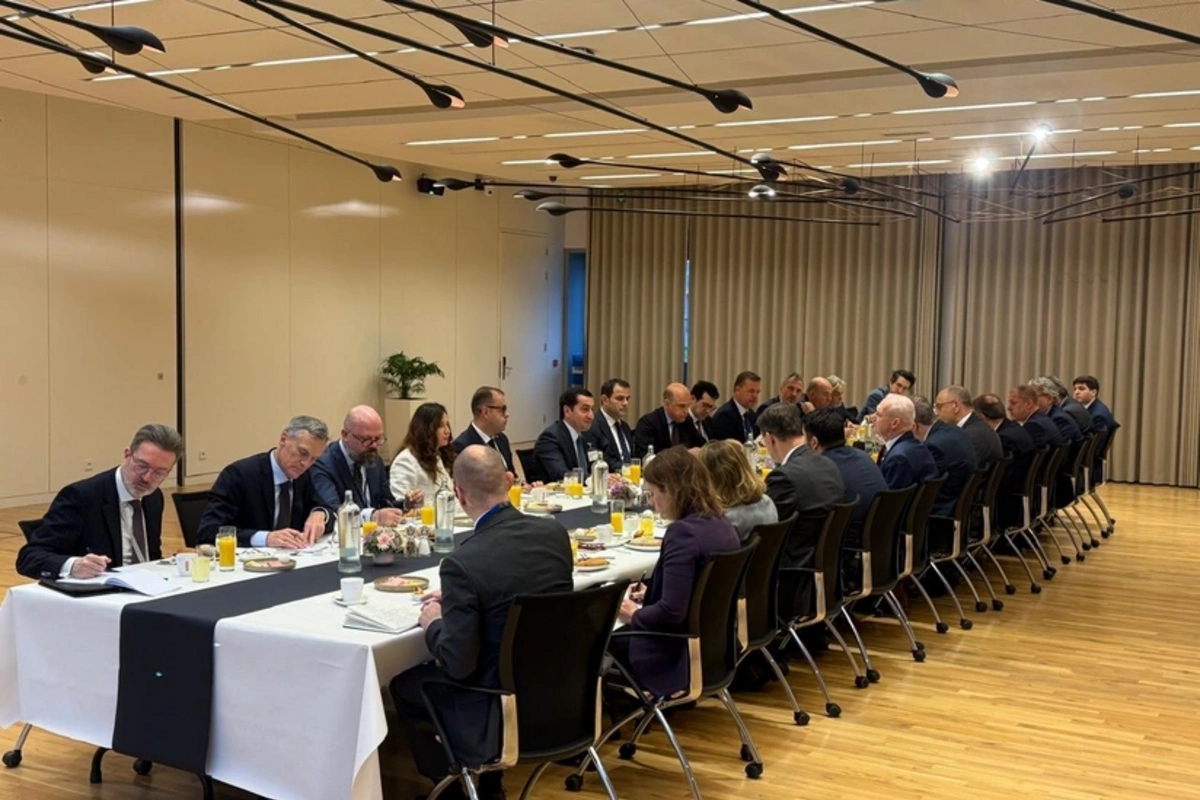 Azərbaycan Prezidentinin köməkçisi Brüsseldə NATO nümayəndələri ilə görüşüb