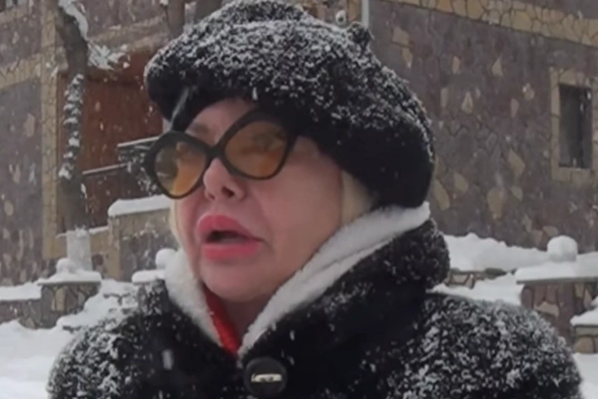 Azərbaycanlı müğənni buzlu yolda qaldı: Qayıda bilmirik