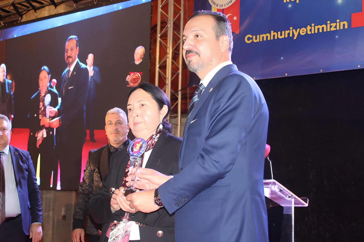 Rumıniyada türk siyasətçiyə Qənirə Paşayeva xüsusi mükafatı verildi Rumıniyada türk siyasətçiyə Qənirə Paşayeva xüsusi mükafatı verildi