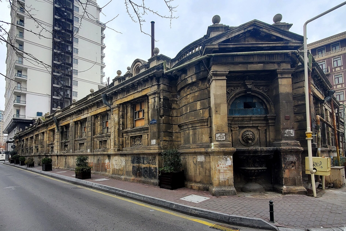 Fantaziya hamamının söküləcəyi ilə bağlı iddialara - Cavab