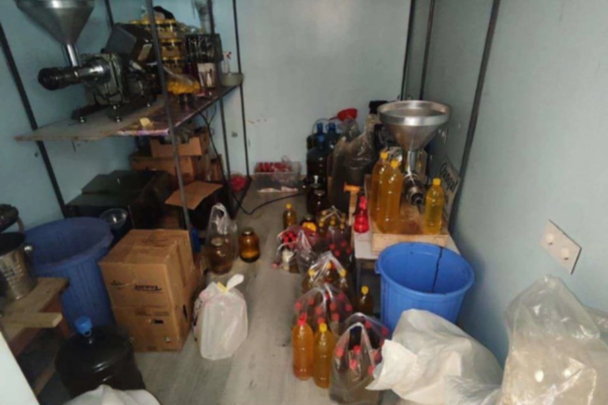 Bakıda iki bazarda saxta yağ istehsalı aşkarlandı