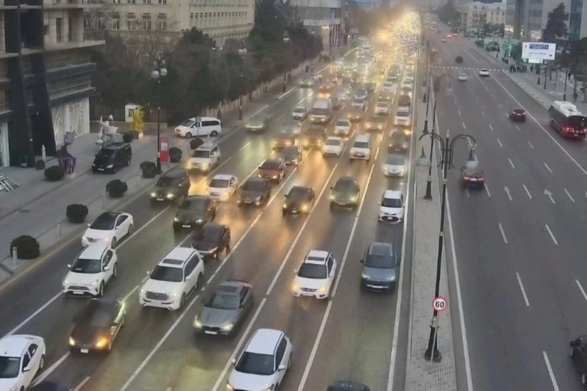 Bakıda tıxac olan yollar açıqlanıb