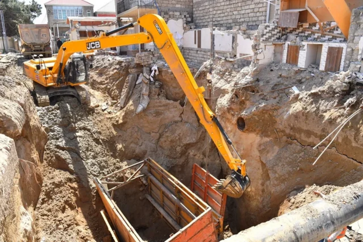 ADSEA: Üzərində evlər tikildiyinə görə çökən kollektorun qəzalı hissəsi dəyişdirilir