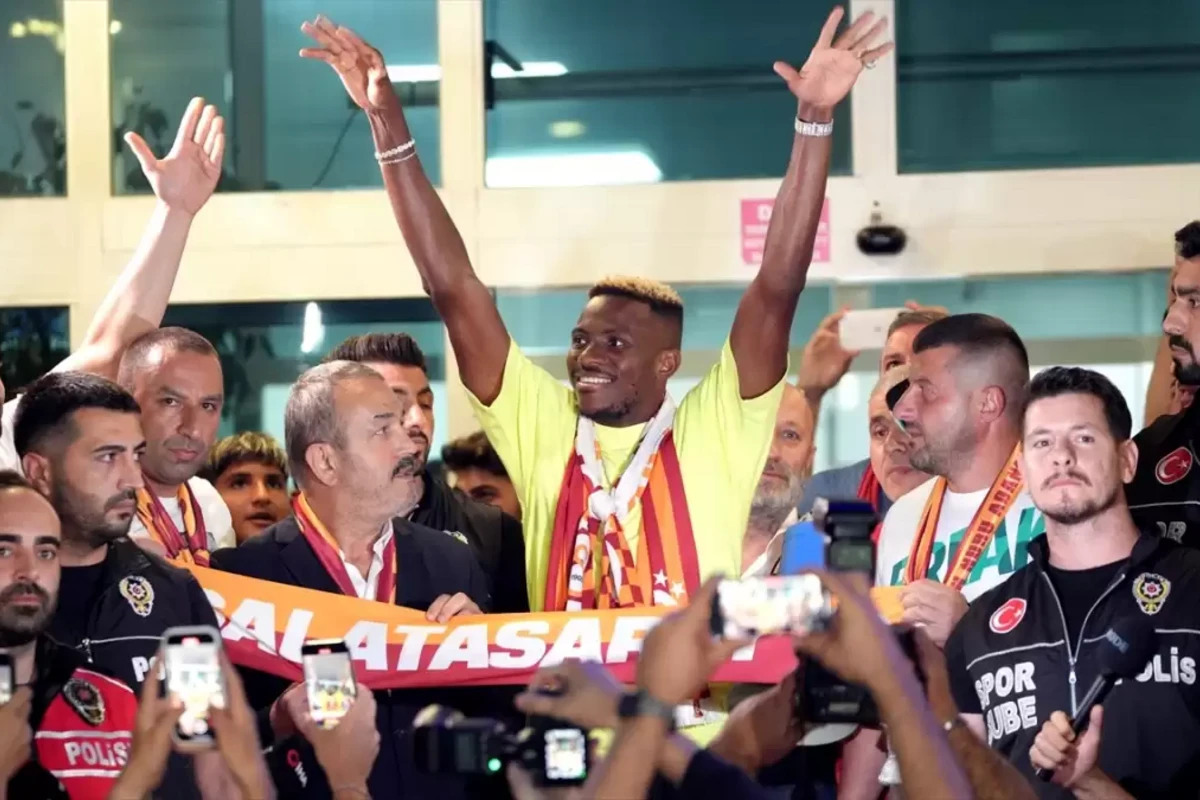 Qalatasarayın yeni transferi Viktor Osimhen İstanbula gəldi - FOTO