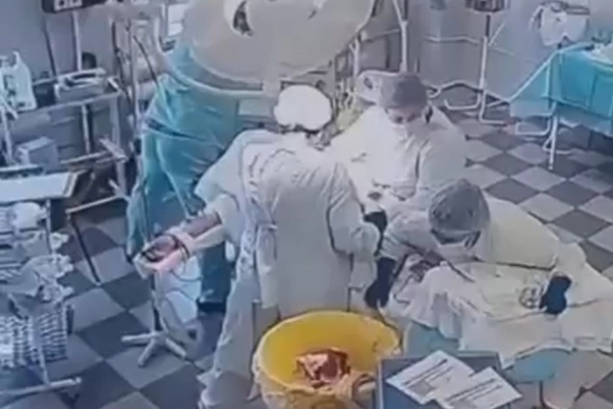 Камчатские хирурги оперировали пациента во время сильнейшего землетрясения Камчатские хирурги оперировали пациента во время сильнейшего землетрясения