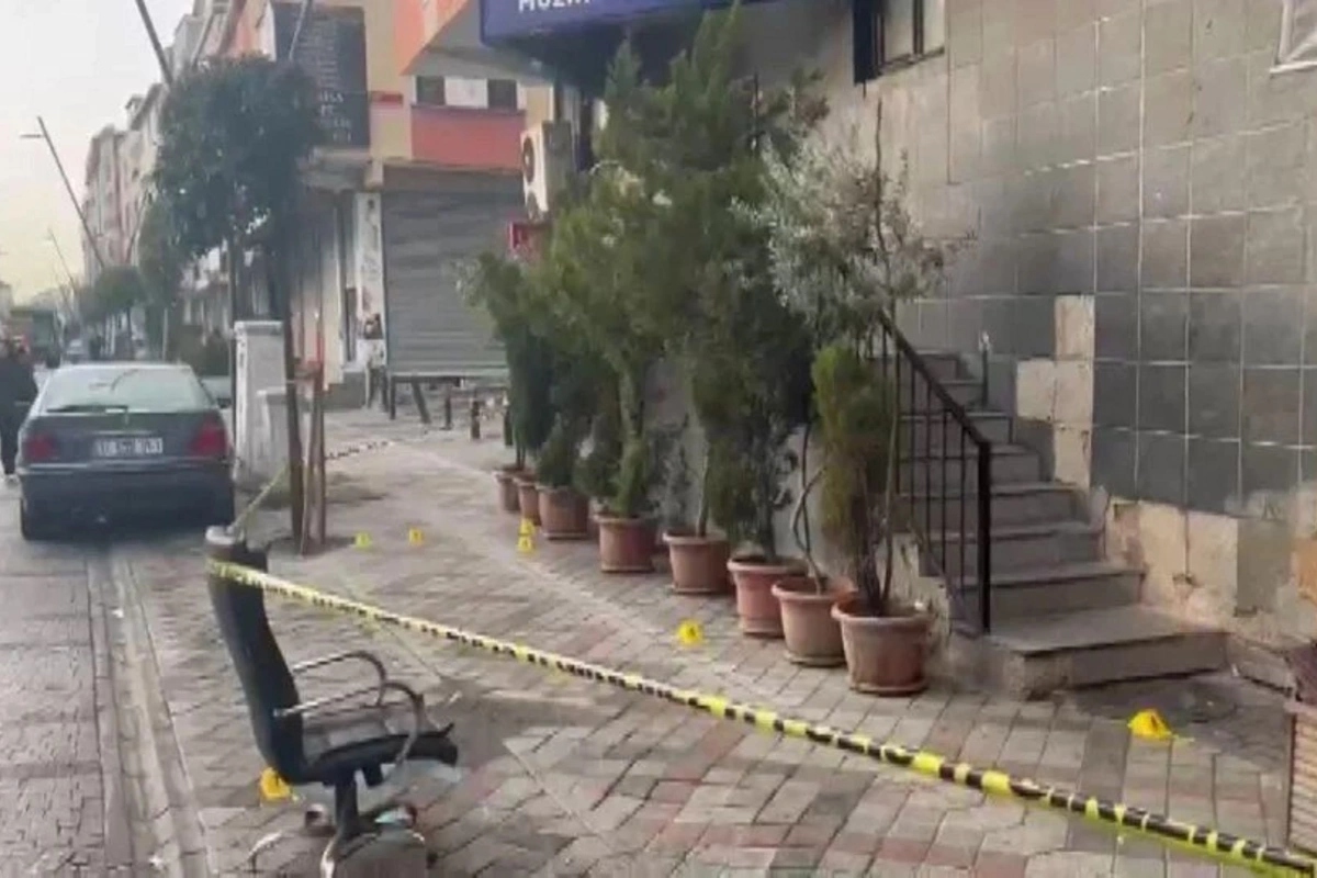 İstanbulda restorana silahlı hücum edildi: Məkan sahibi və ofisiant güllələndi