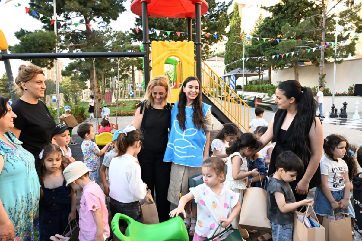 Bizim həyət layihəsi çərçivəsində yenilənmiş növbəti həyət sakinlərin istifadəsinə verilib