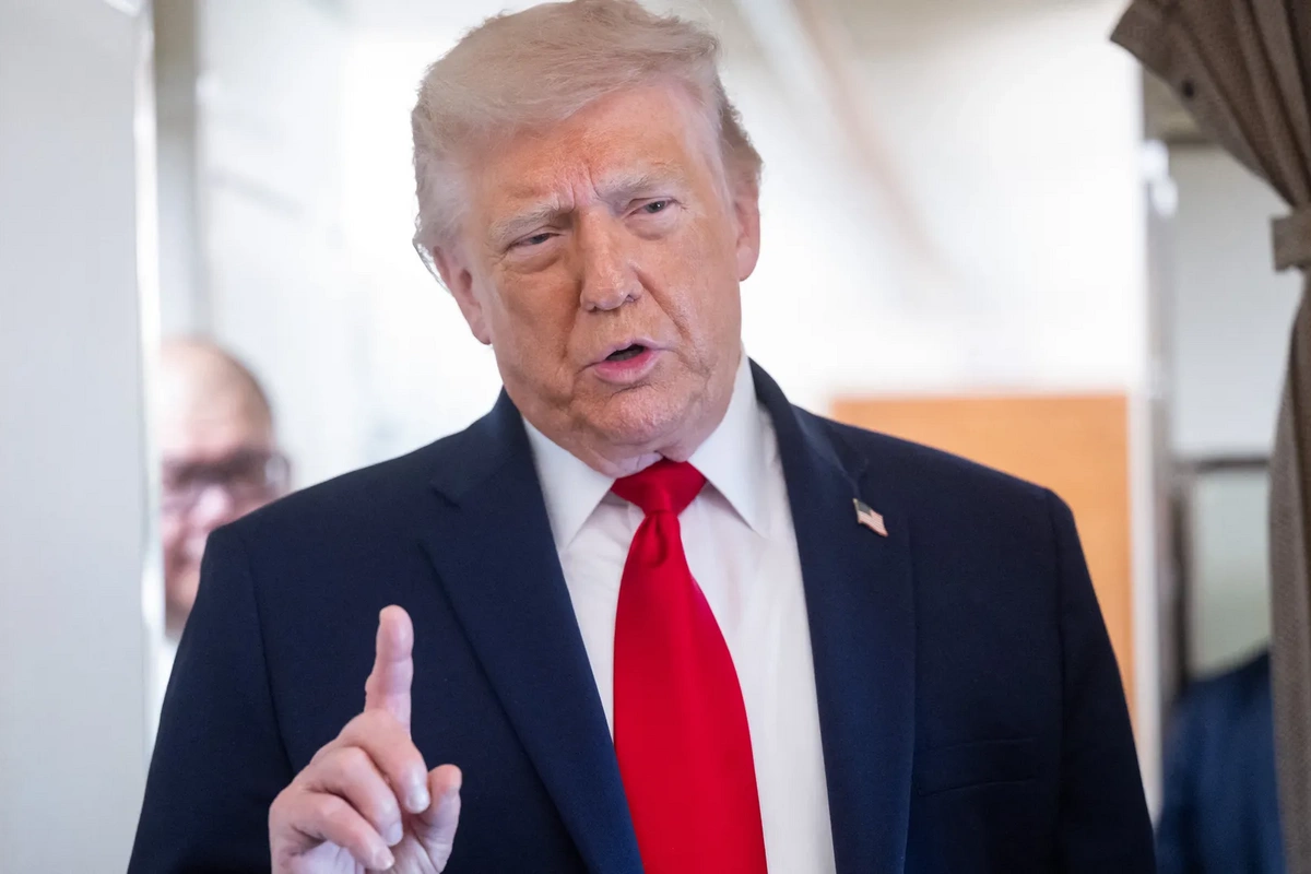 Трамп: Американский вертолет над Ормузским проливом сбил Иран