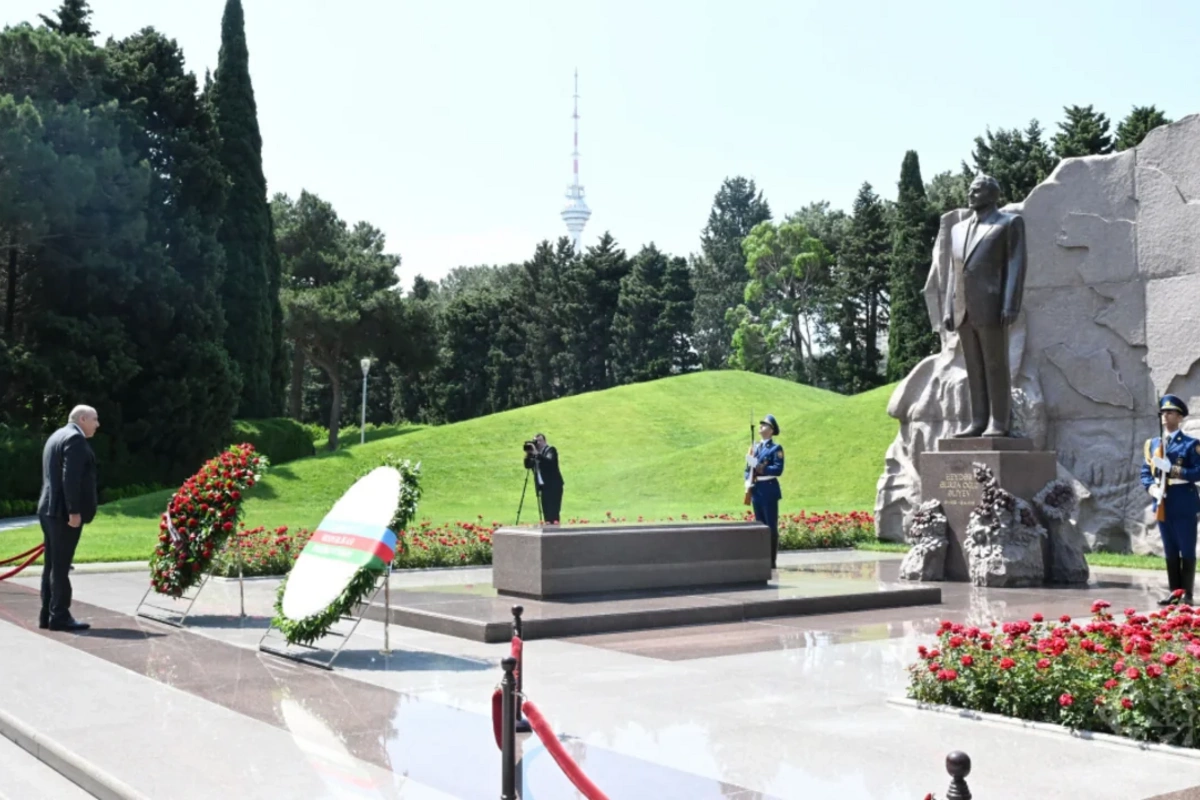 Speaker of the Jordanian House of Representatives visited the Alley of Honorary Burial and Victory Park