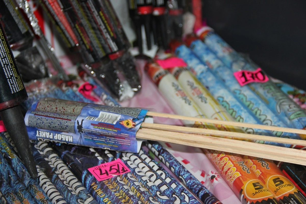 Satışı qadağan olunan pirotexniki vasitələri haradan alırlar?