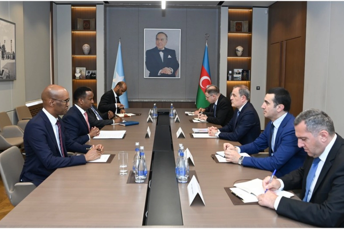 Azərbaycan və Somali XİN başçıları arasında geniştərkibli görüş keçirilib - YENİLƏNİB Azərbaycan və Somali XİN başçıları arasında geniştərkibli görüş keçirilib - YENİLƏNİB