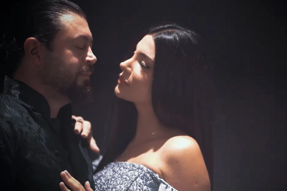 Qurd bloger həyat yoldaşı Leylanı klipinə çəkdi