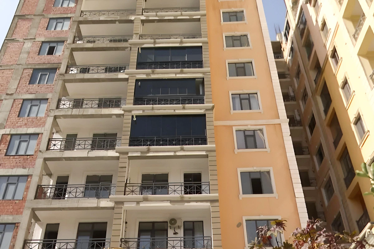Житель Баку не может получить оплаченную квартиру: строительство остановилось до его этажа