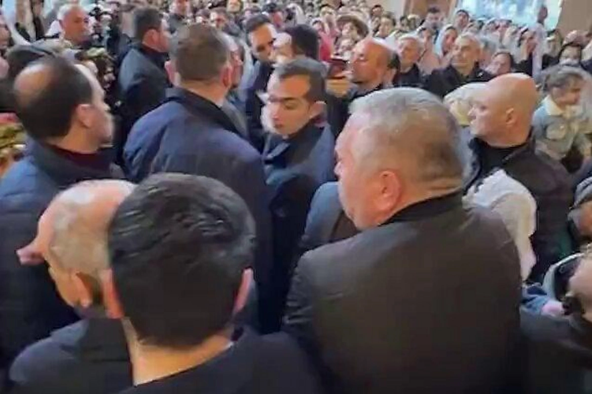 Paşinyanı kilsədə vurmaq istəyən şəxs tutulub