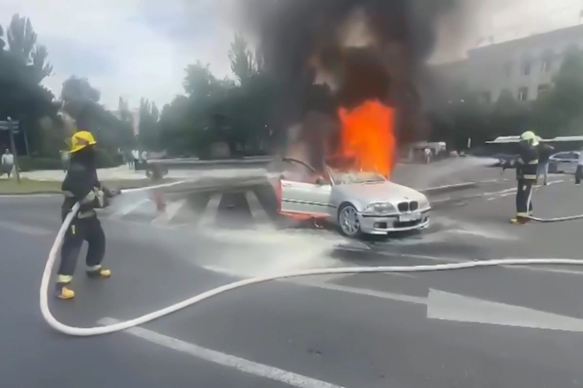 A BMW car burned in the center of Baku A BMW car burned in the center of Baku