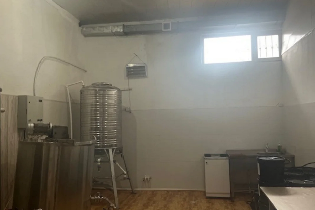 Narşərab emalı müəssisəsində mənşəyi bilinməyən məhsullar tapıldı