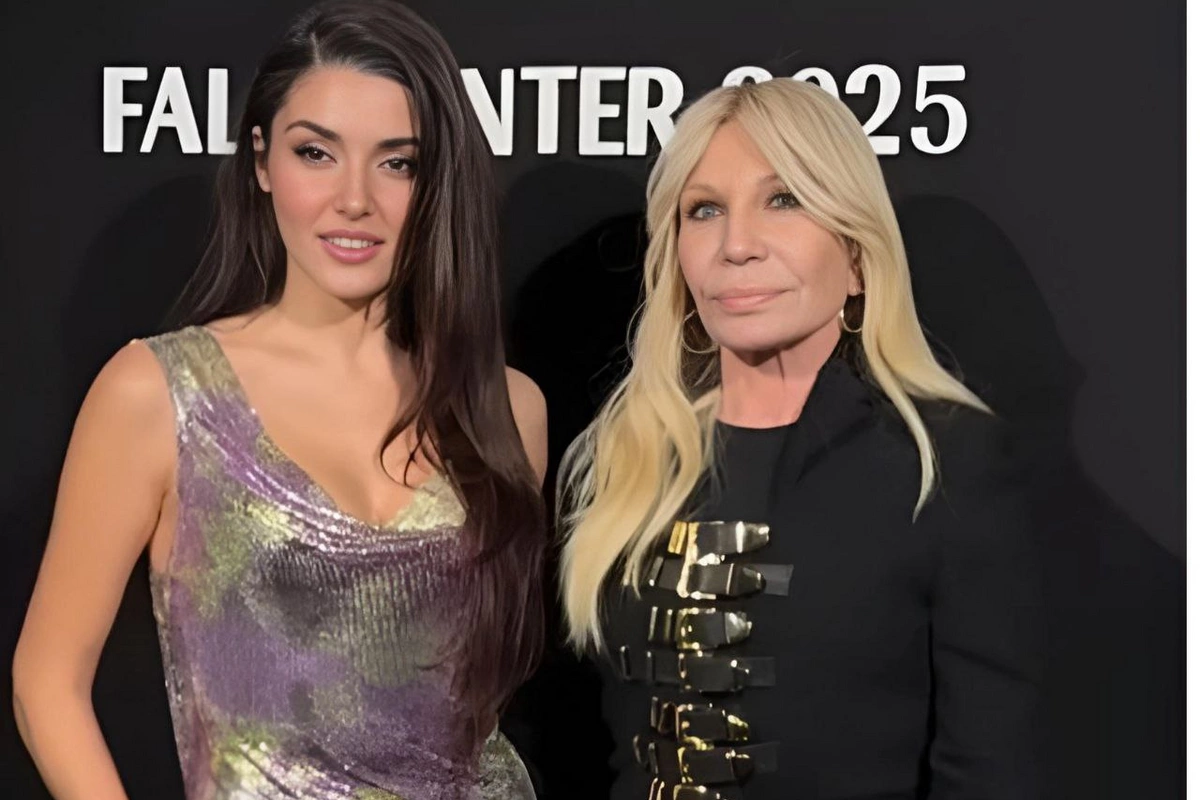 Hande Erçel Donatella Versace ilə bir arada