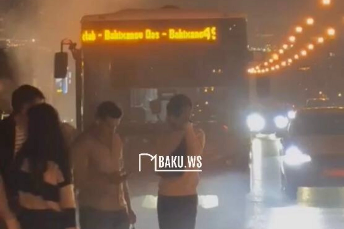 Bakıda sərnişin avtobusu yandı