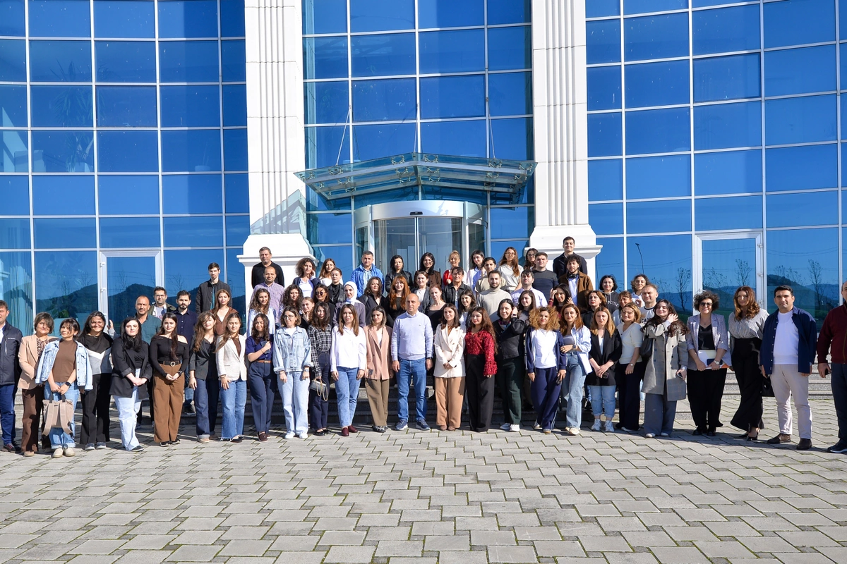 Elm və təhsil yeniliklərinin media təqdimatı mövzusunda təlim keçirilib Elm və təhsil yeniliklərinin media təqdimatı mövzusunda təlim keçirilib