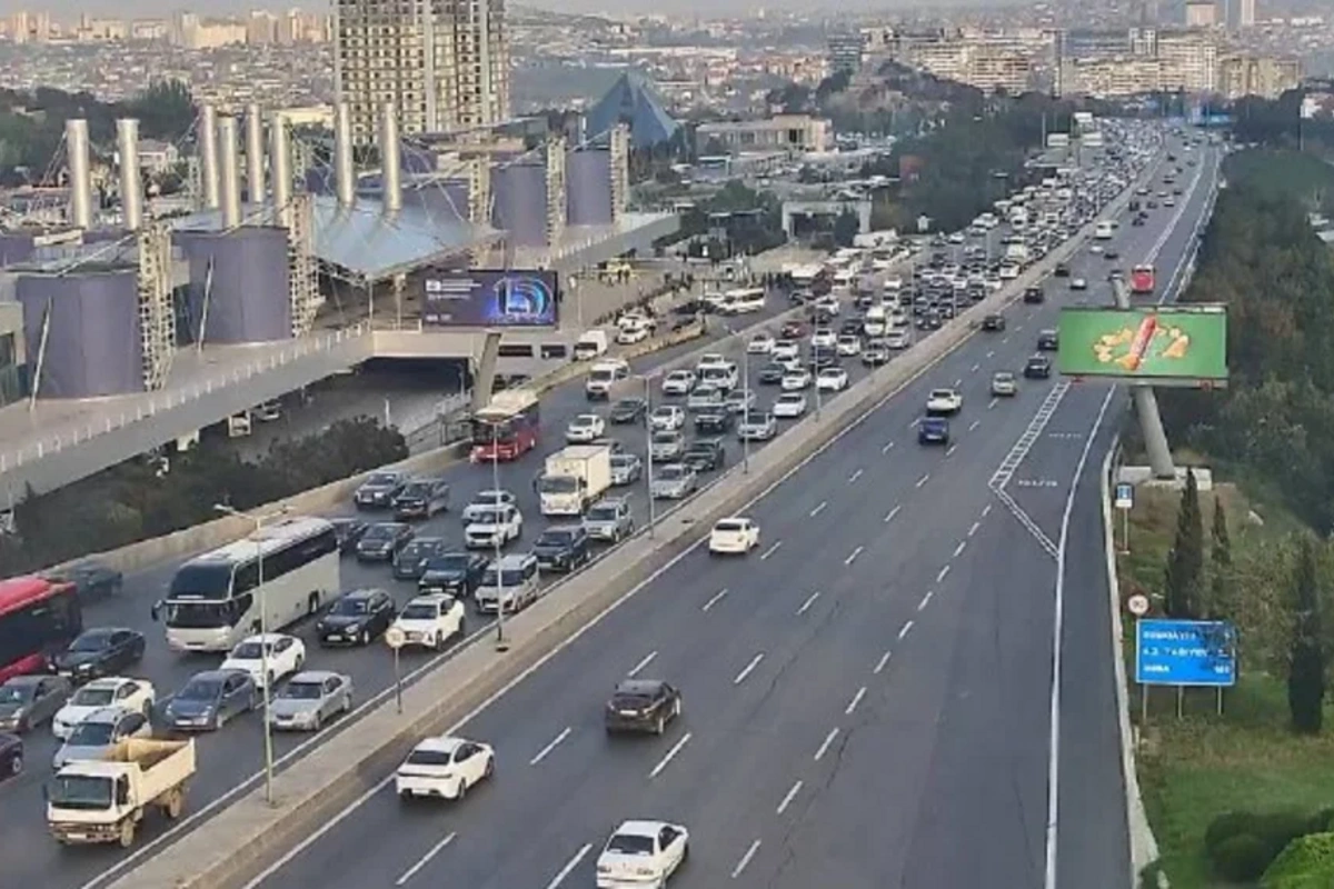 Bakıda bu yollarda tıxac yaranıb