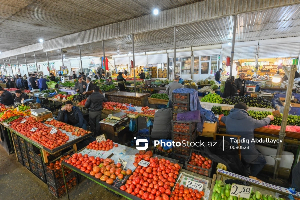 Holiday stagnation: Baku markets are empty despite abundance of goods