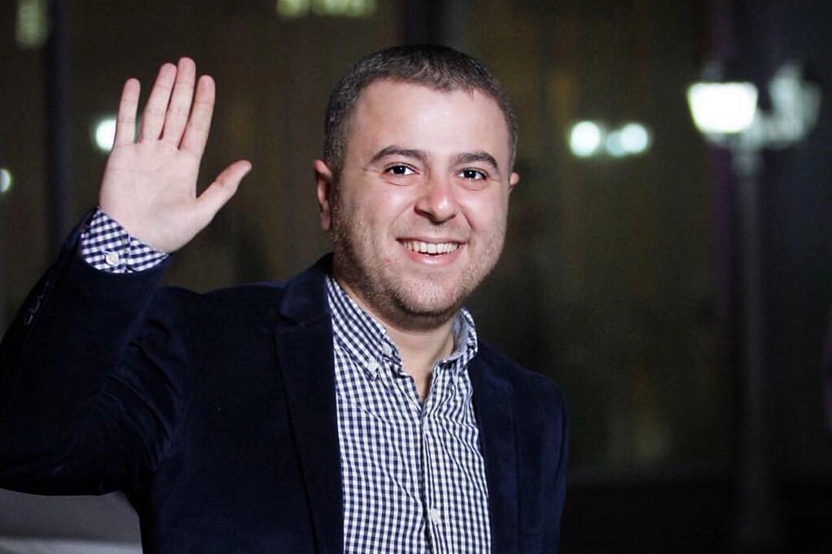 Azərin məzarından foto paylaşdılar