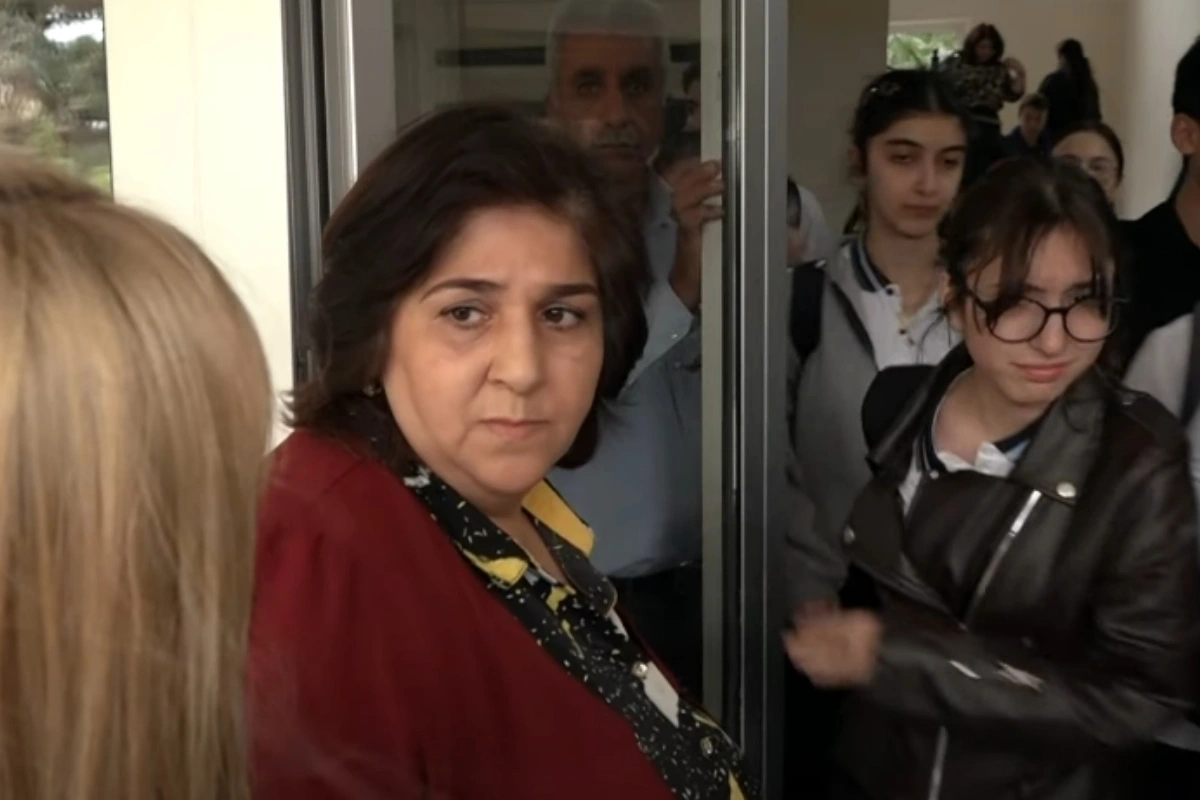 Şagirdi soyundurub videoya çəkiblər - 281 nömrəli məktəbdə nə baş verir?