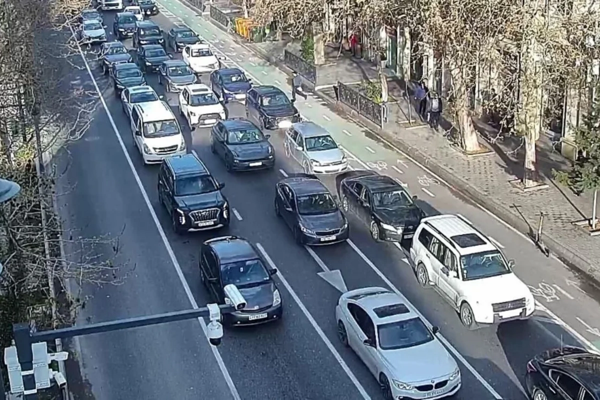 Bakının hansı istiqamətlərində nəqliyyatın hərəkəti çətinləşib?