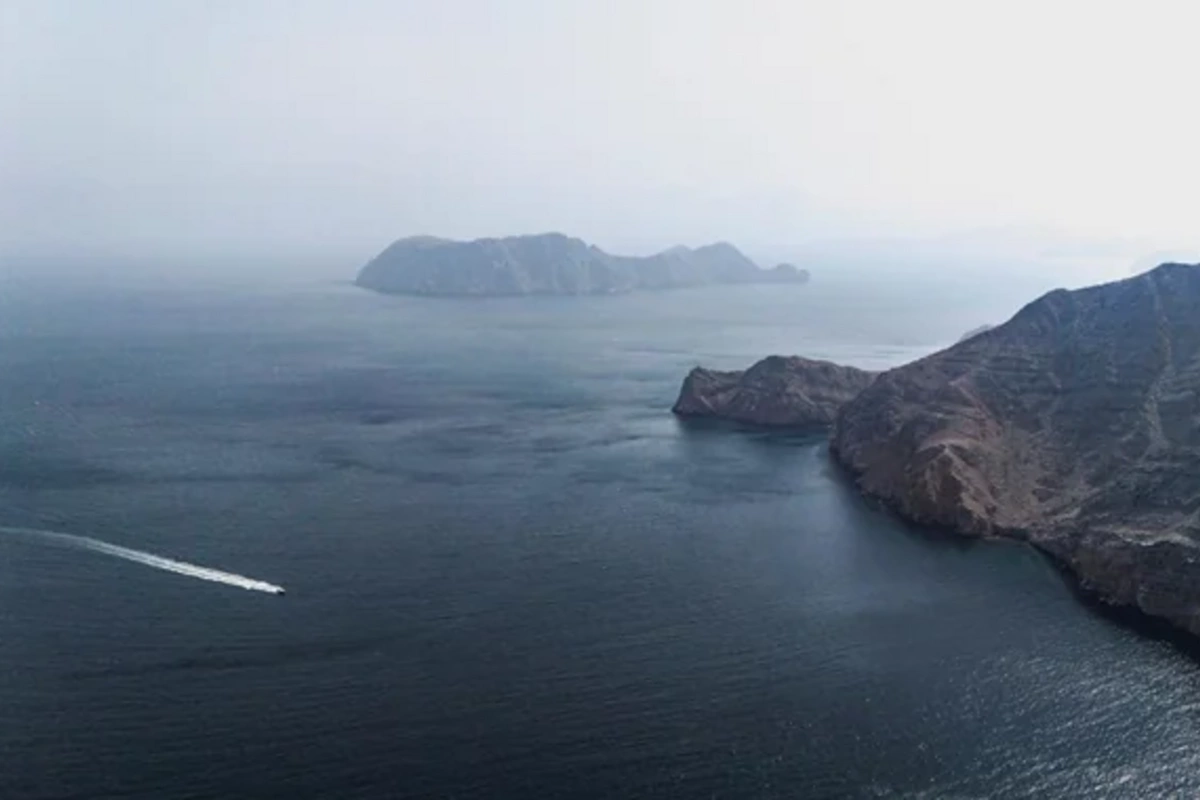 Tailand gəmisi Hörmüz boğazını tərk edib