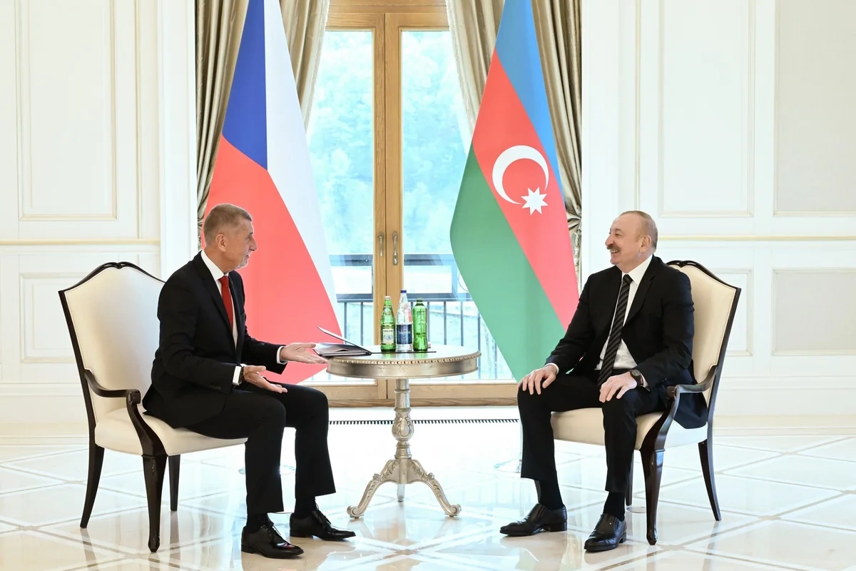 İlham Əliyevin Çexiyanın Baş naziri ilə təkbətək görüşü keçirilib