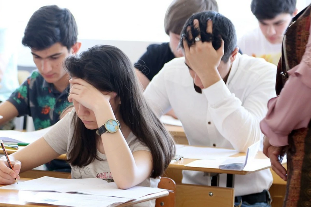 Gəncədə 3 məktəbin 5 sinif üzrə bütün məzunları tələbə adını qazanıb