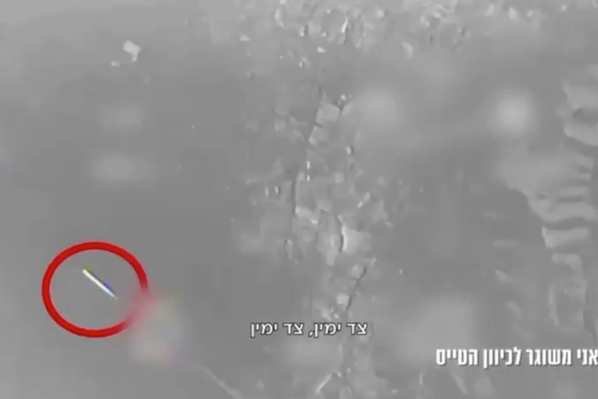İsrail qırıcısı İranın zenit raketindən belə yayındı - ANBAAN VİDEO