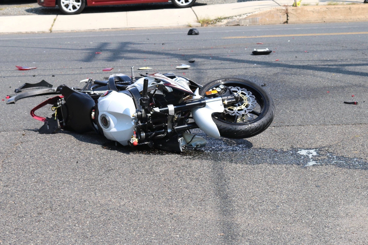 Bakıda moped avtomobillə toqquşub, ölən var