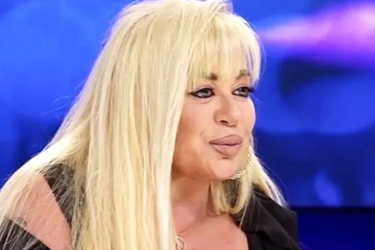 Zerrin Özər yenidən xəstəxanaya yerləşdirildi Zerrin Özər yenidən xəstəxanaya yerləşdirildi