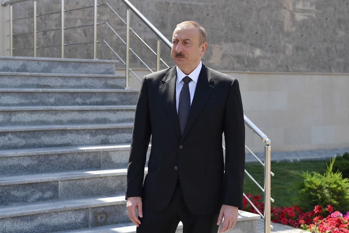 İlham Əliyev Xocavənd kəndində görülmüş işlərlə tanış olub