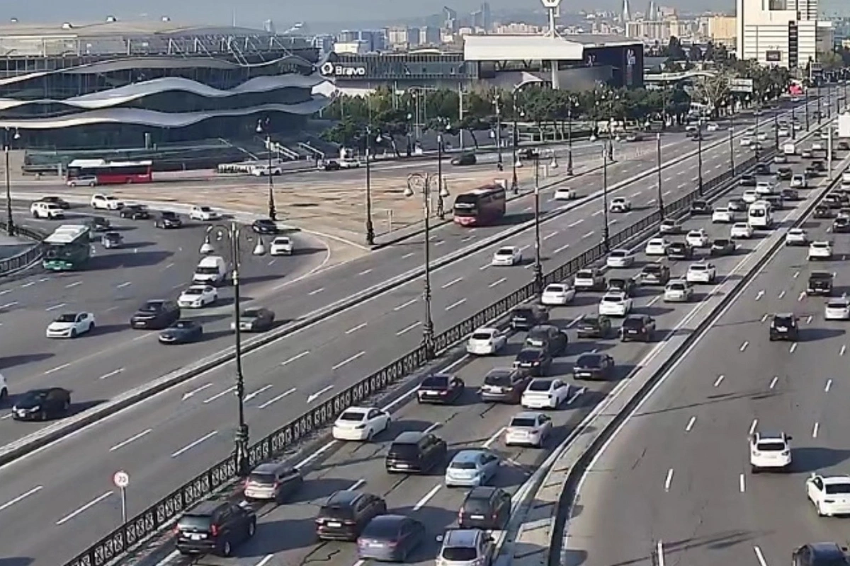 Bakının bir sıra yollarında tıxac yaranıb