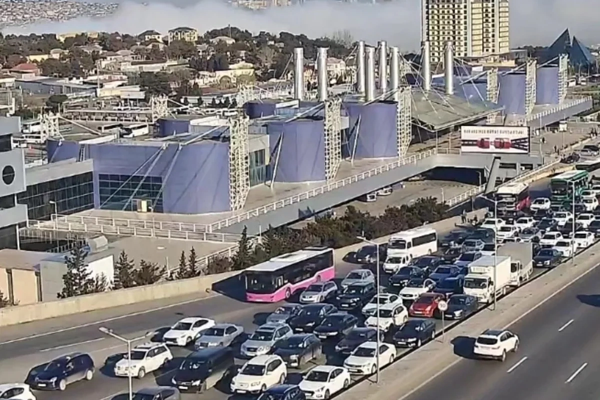 Bakının bir sıra yollarında tıxac yaranıb