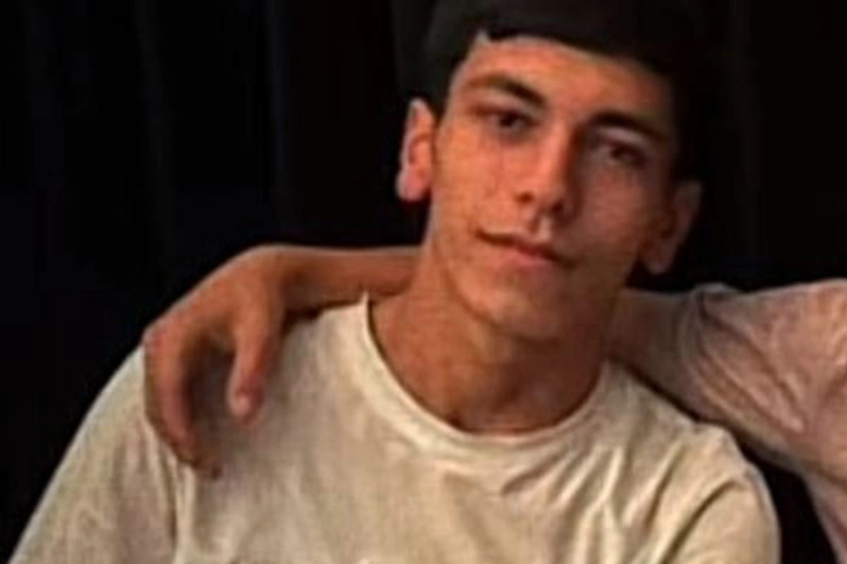 Binadan yıxılaraq ölən İlqarın FOTOSU Binadan yıxılaraq ölən İlqarın FOTOSU