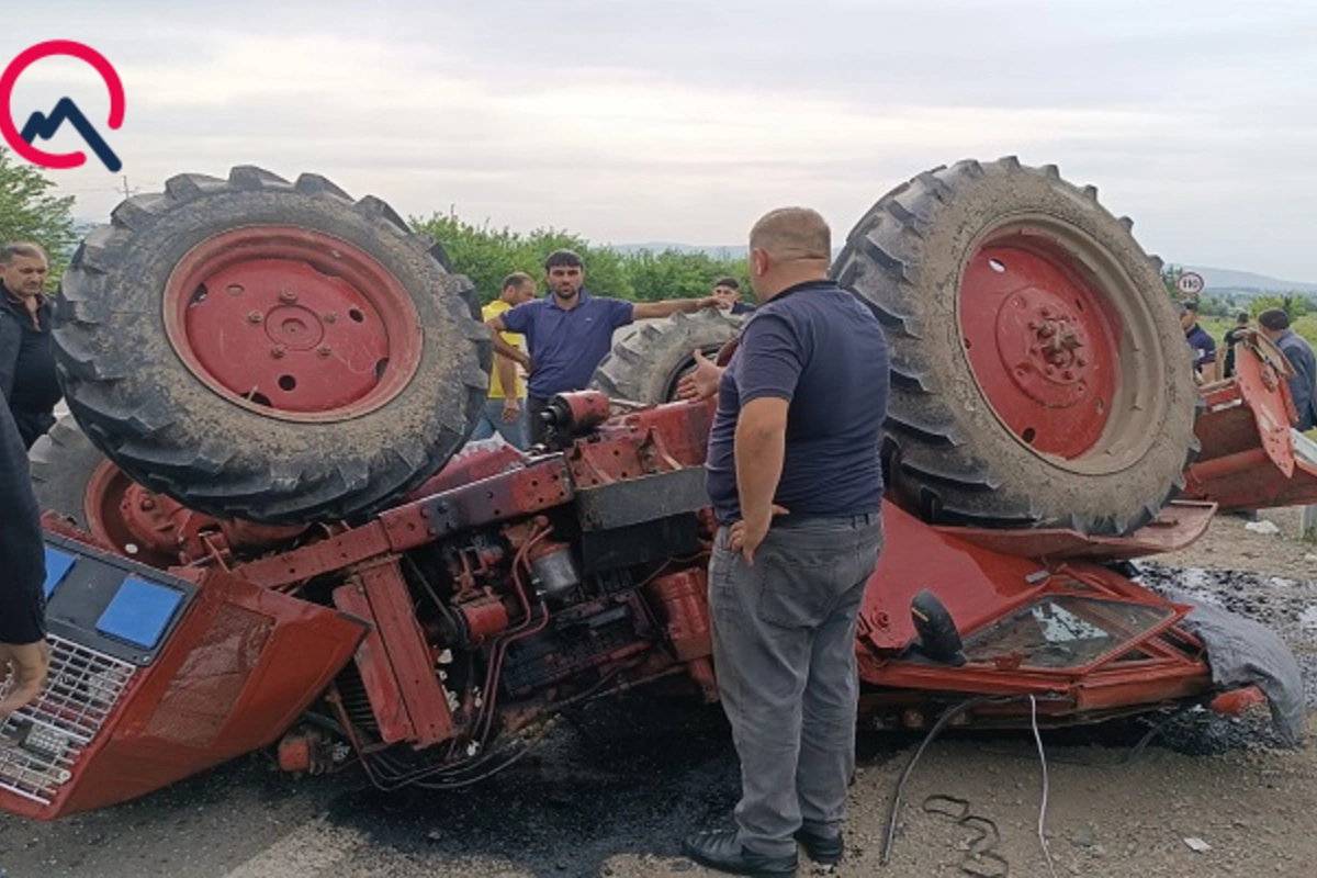 Qəzaya düşən traktor aşdı, yaralılar var
