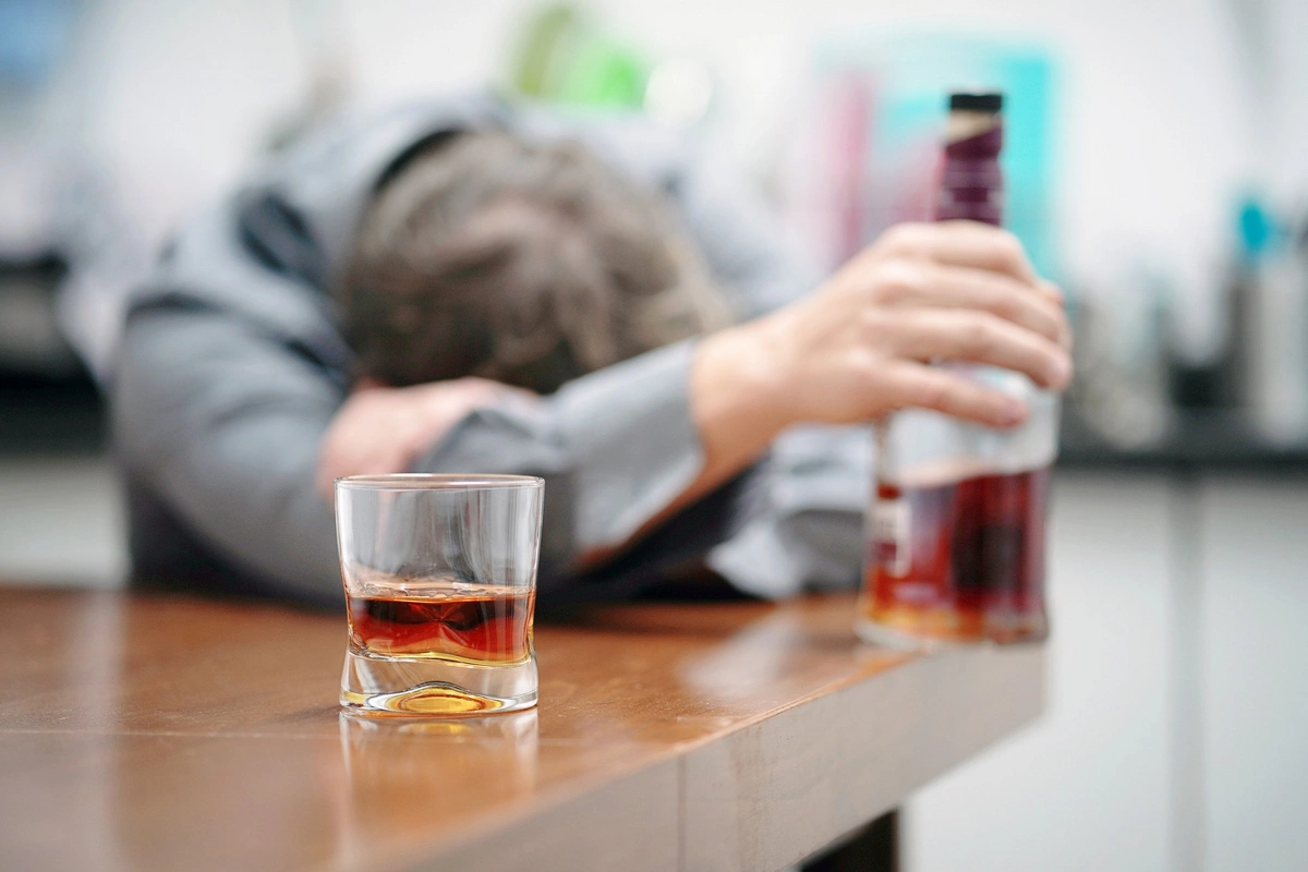 Alkoqol beyin hüceyrələrini məhv edən prosesi işə salır - Alimlərdən yeni araşdırma