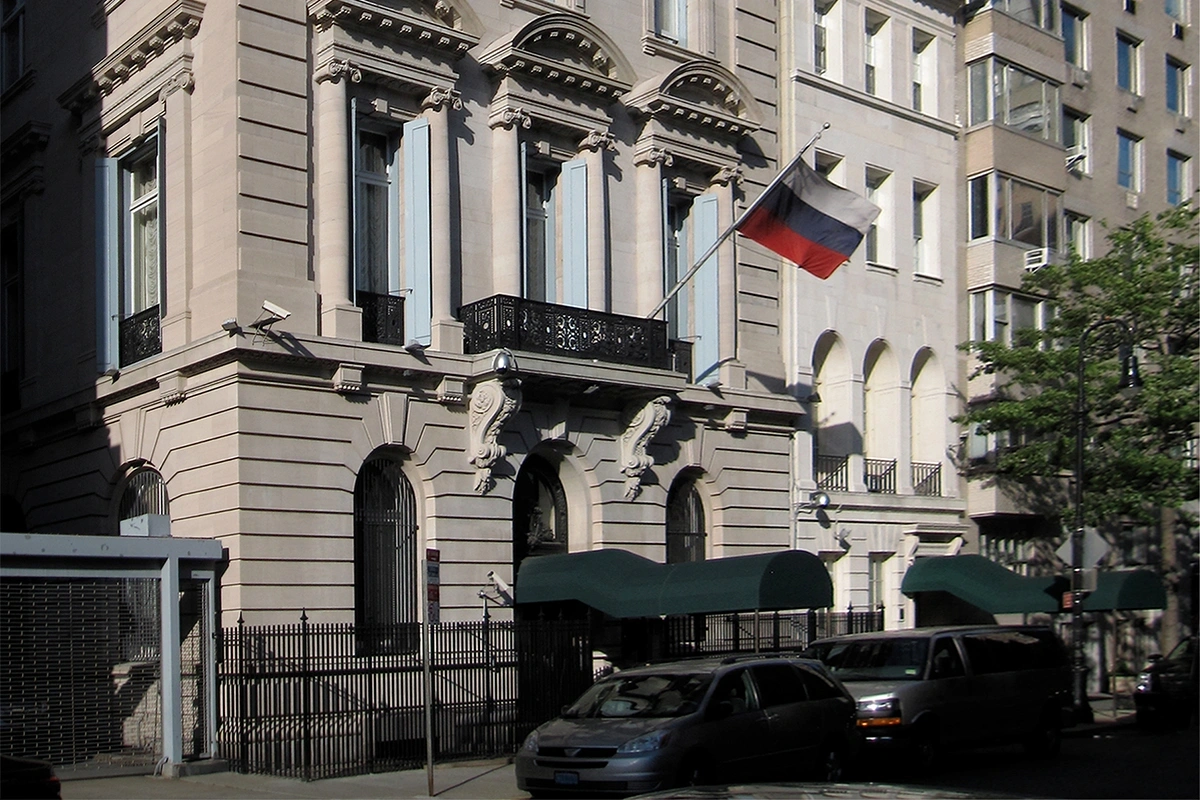 Польша закрывает генконсульство России Польша закрывает генконсульство России