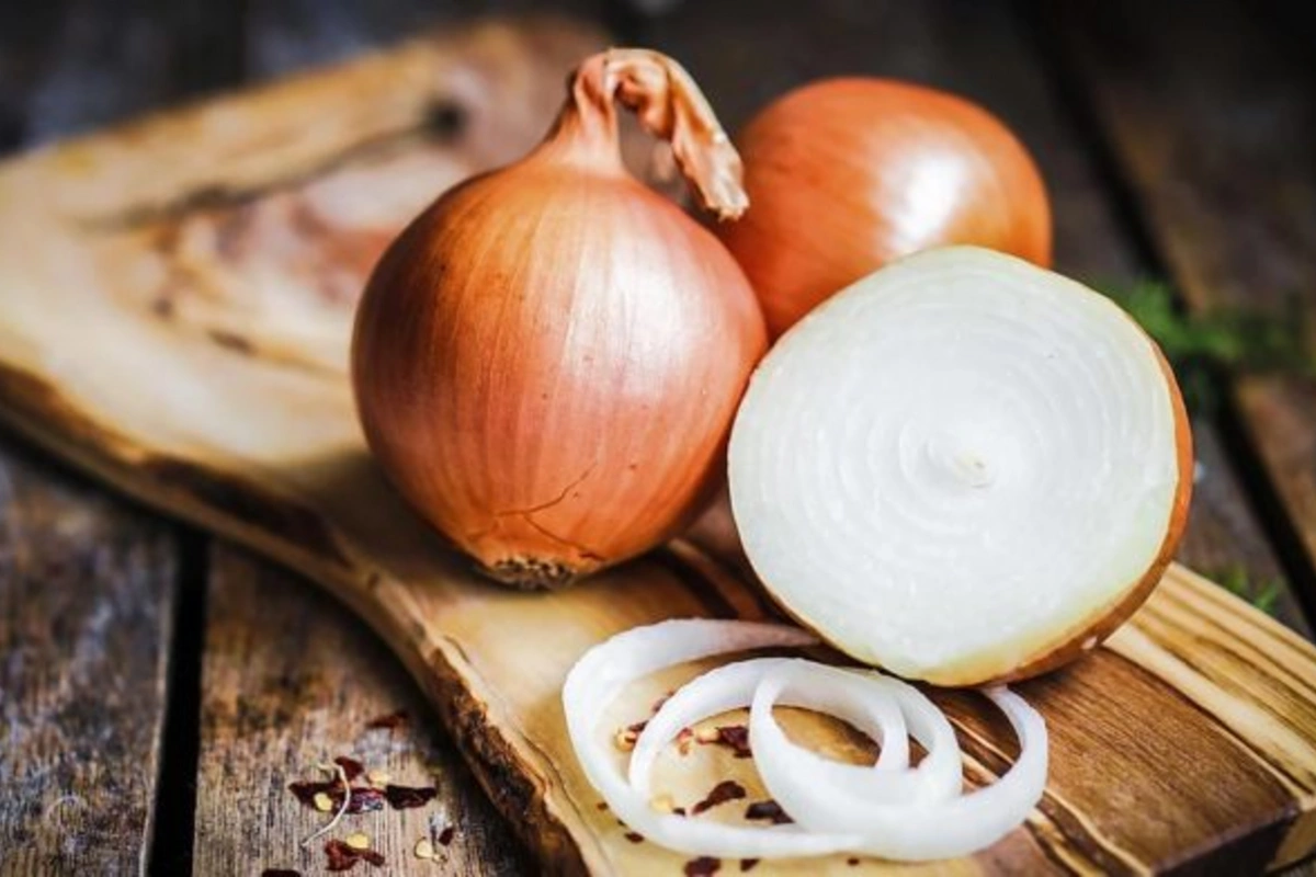 What changes will occur in the body if you eat onions daily: 8 benefits named