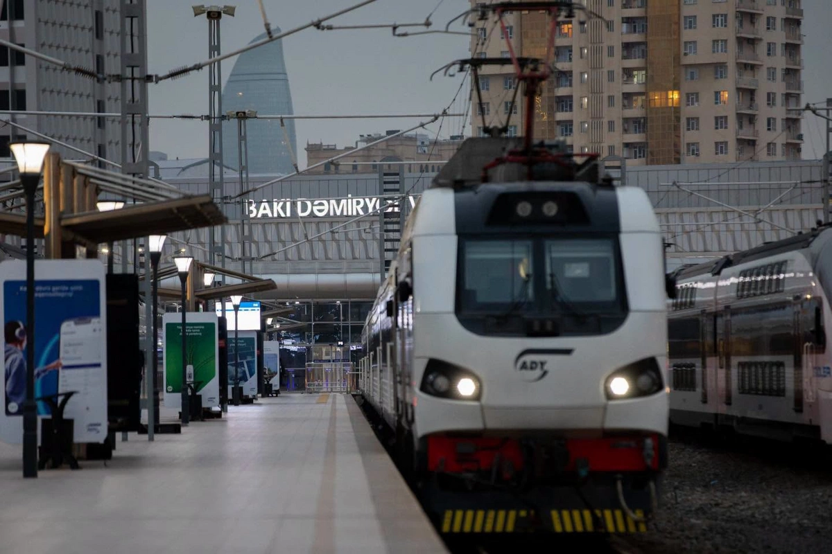 Bakı-Tbilisi qatarında minimum xidmət və daha ucuz biletlər olacaq?