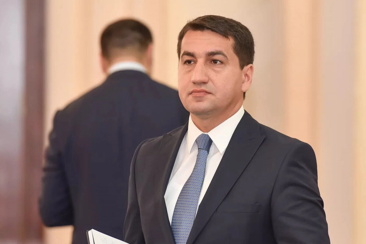 Hikmət Hacıyev: Azərbaycan Ermənistan da daxil bütün qonşularla dostluq münasibətləri qurub