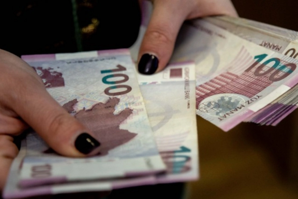 Ağdamda ofisiant kababçının bank kartından 2 820 manat oğurladı