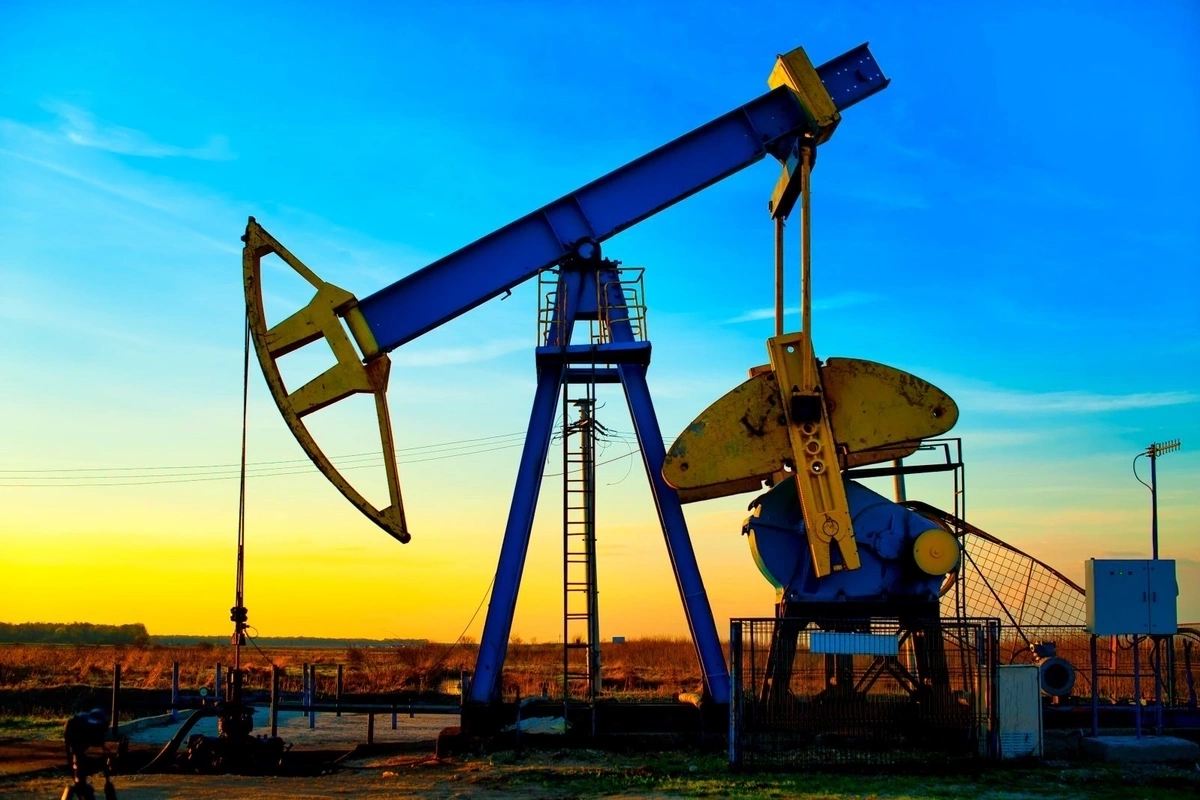 Цена на нефть марки Azeri Light упала ниже 64 долларов
